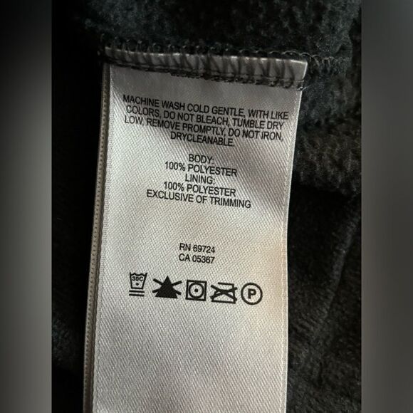 Columbia woman’s used sweater color gray. Very soft and warm for winter - Picture 5 of 6